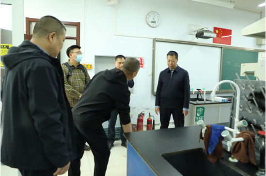 校領導帶隊開展五一節(jié)前校園安全檢查工作