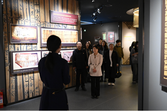 法學(xué)院開展“深耕教育沃土，鑄牢中華民族共同體意識(shí)根基”主題黨日活動(dòng)